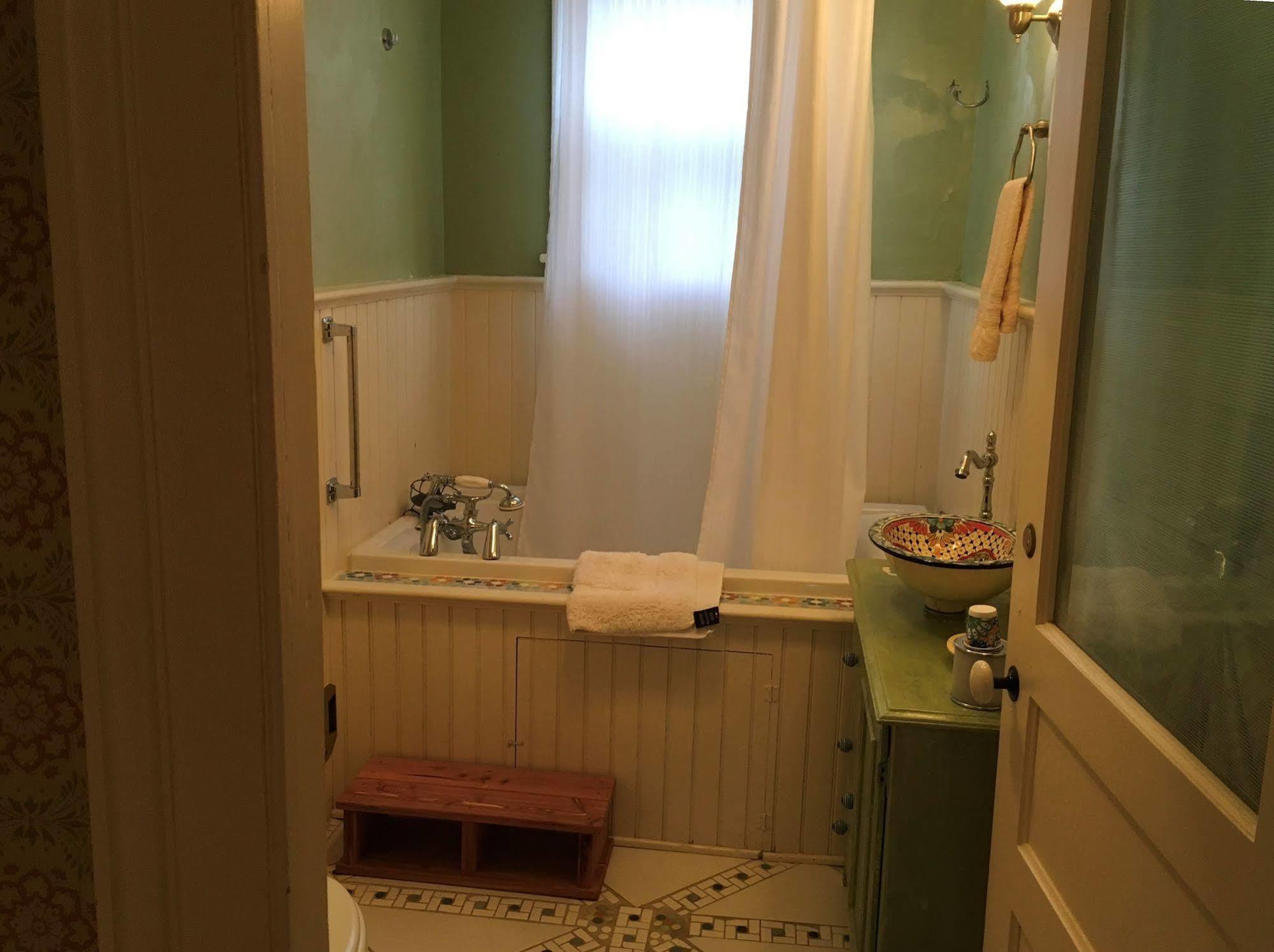 Dreamhouse Country Inn Bristol エクステリア 写真